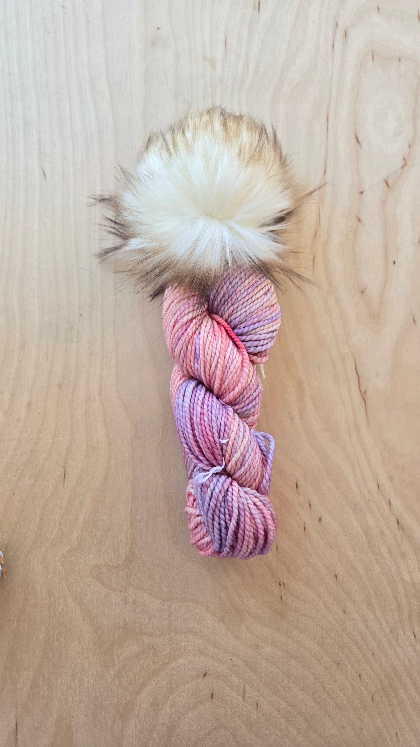 VIENTOS Yarn + Pom Kit: Rosalinda