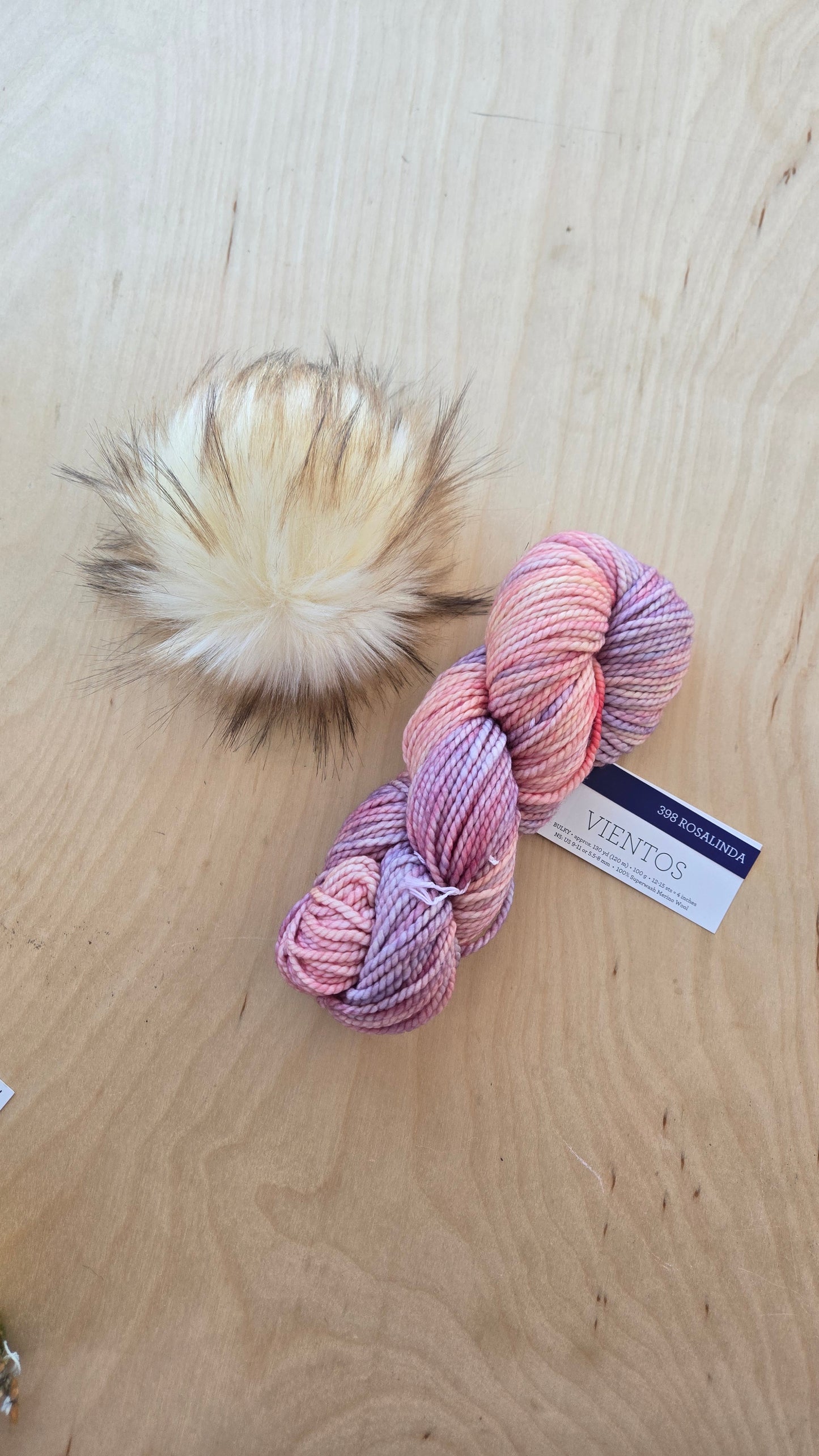 VIENTOS Yarn + Pom Kit: Rosalinda
