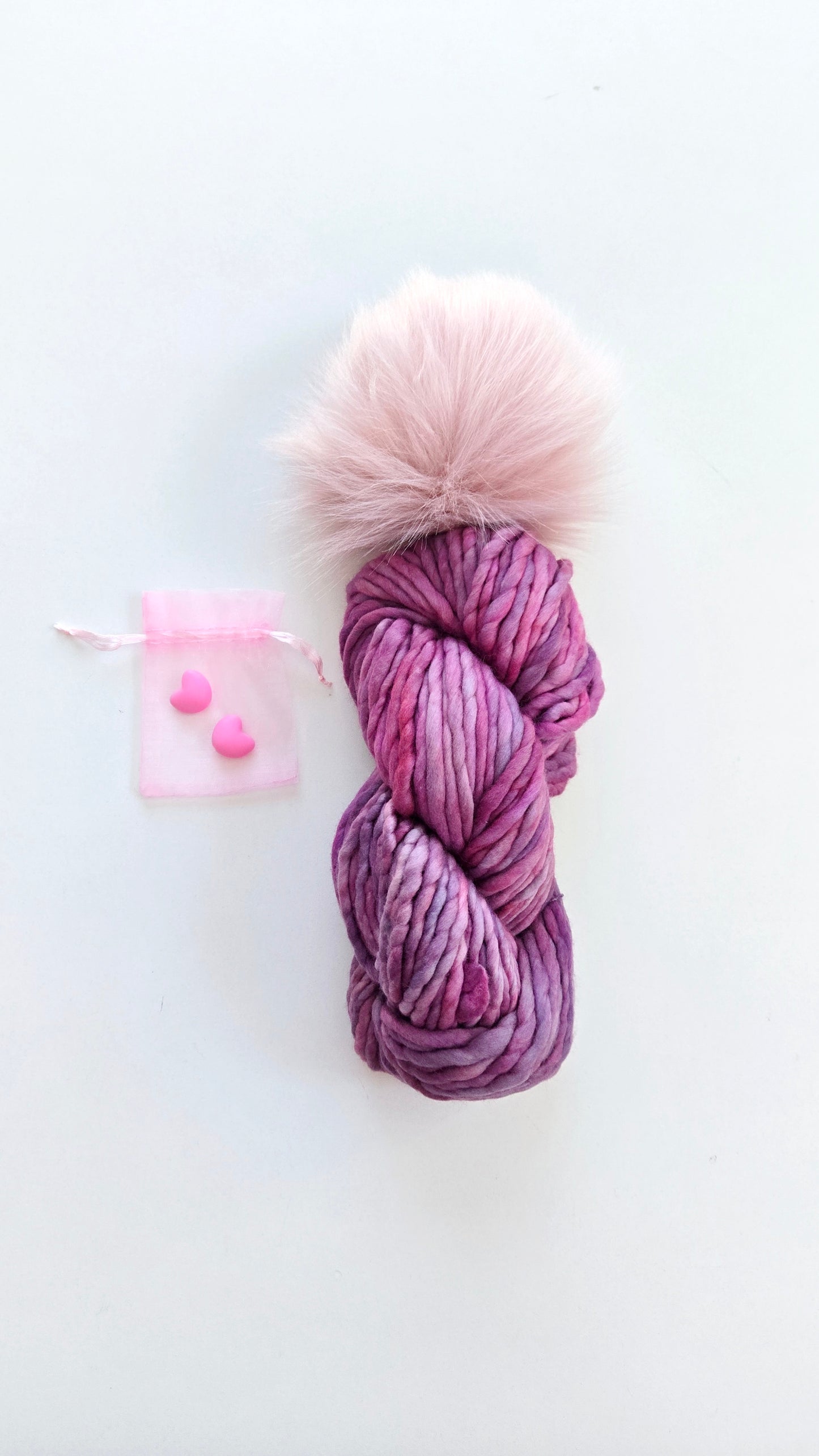 Valentine's Yarn + Pom Kit 🩷:  Blush Pink Pom + Porrinho Rasta