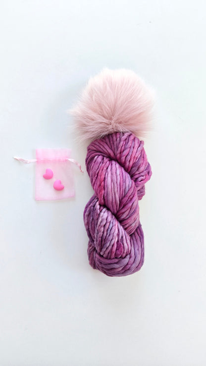 Valentine's Yarn + Pom Kit 🩷:  Blush Pink Pom + Porrinho Rasta