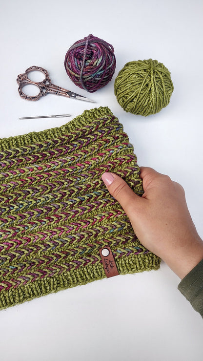 Lichen Green Adult Hand Knit Cowl. Lightweight Luxury Knitted Cowl. 100% Merino Wool Knit Cowl. Soft Cozy Circle Scarf. Mini Braids Cowl