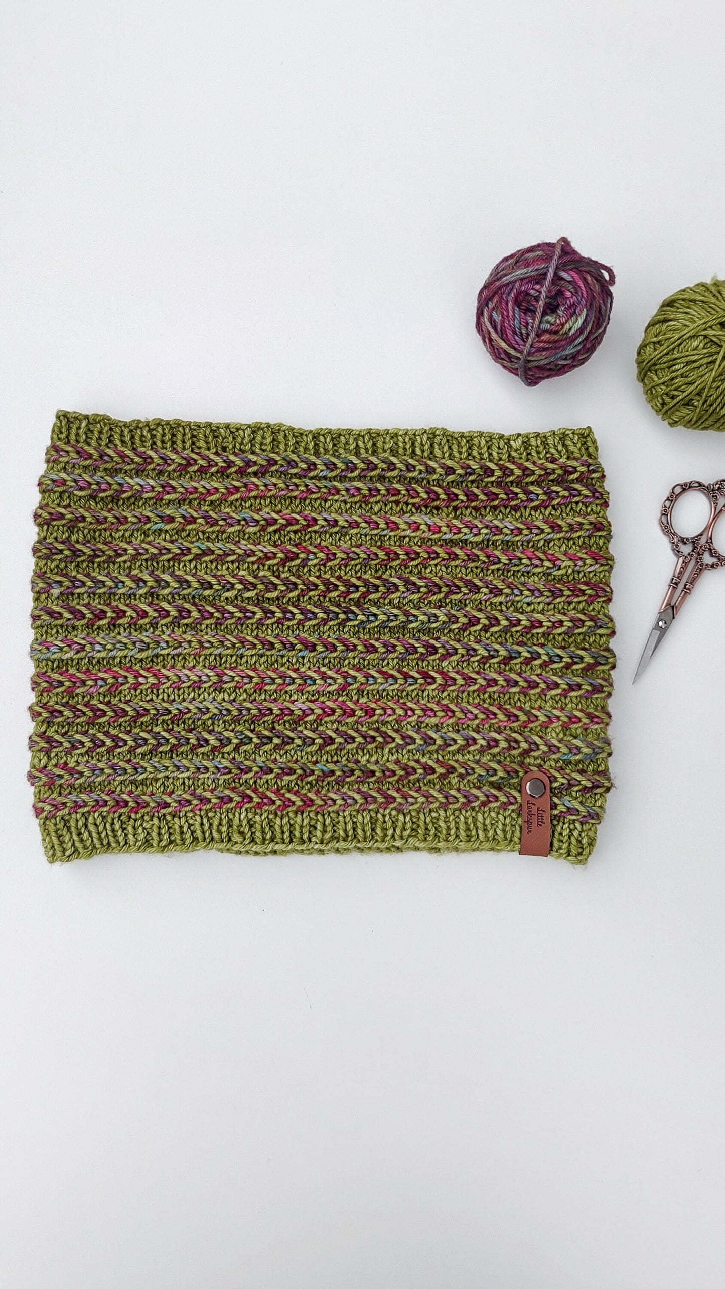 Lichen Green Adult Hand Knit Cowl. Lightweight Luxury Knitted Cowl. 100% Merino Wool Knit Cowl. Soft Cozy Circle Scarf. Mini Braids Cowl