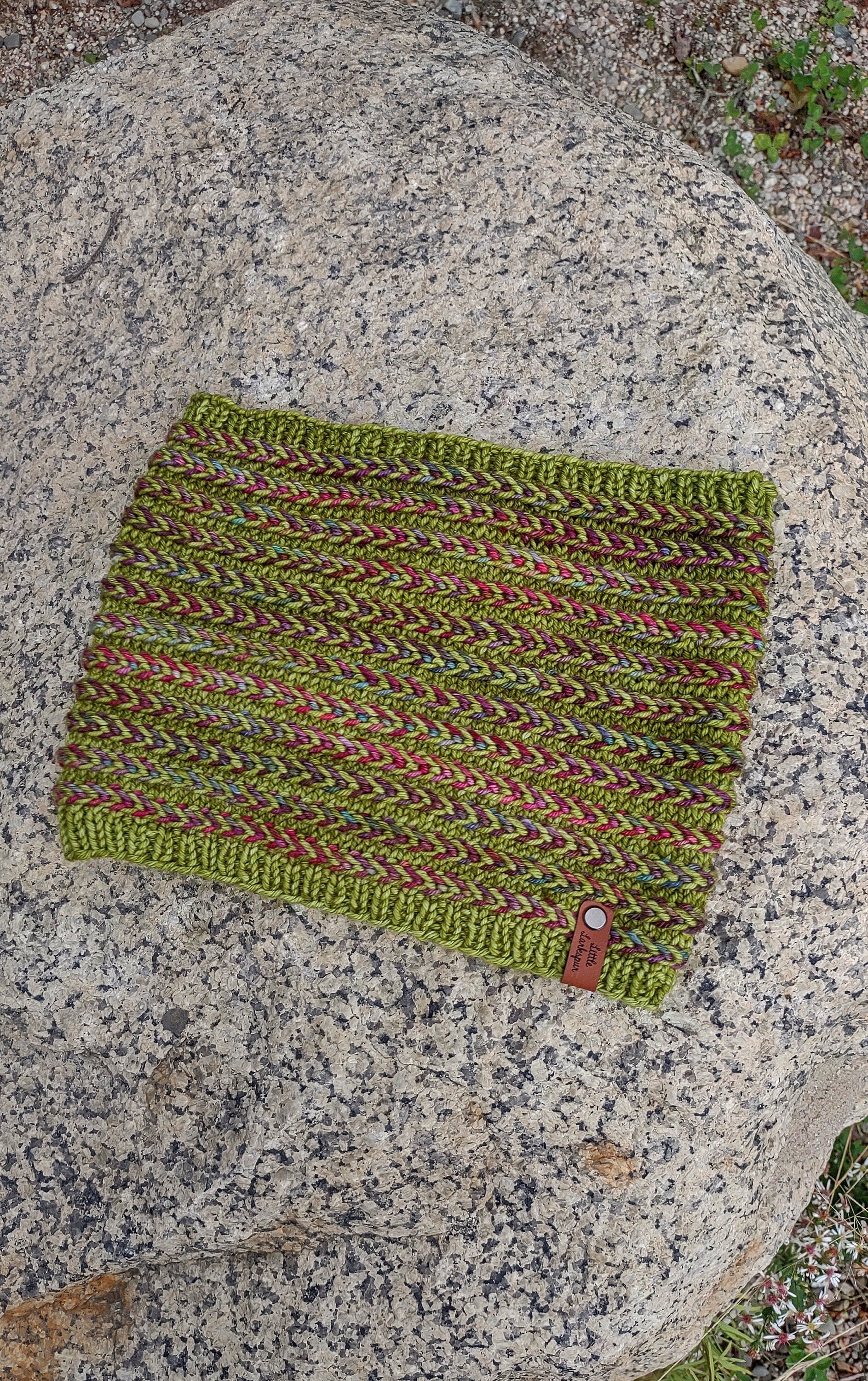 Lichen Green Adult Hand Knit Cowl. Lightweight Luxury Knitted Cowl. 100% Merino Wool Knit Cowl. Soft Cozy Circle Scarf. Mini Braids Cowl